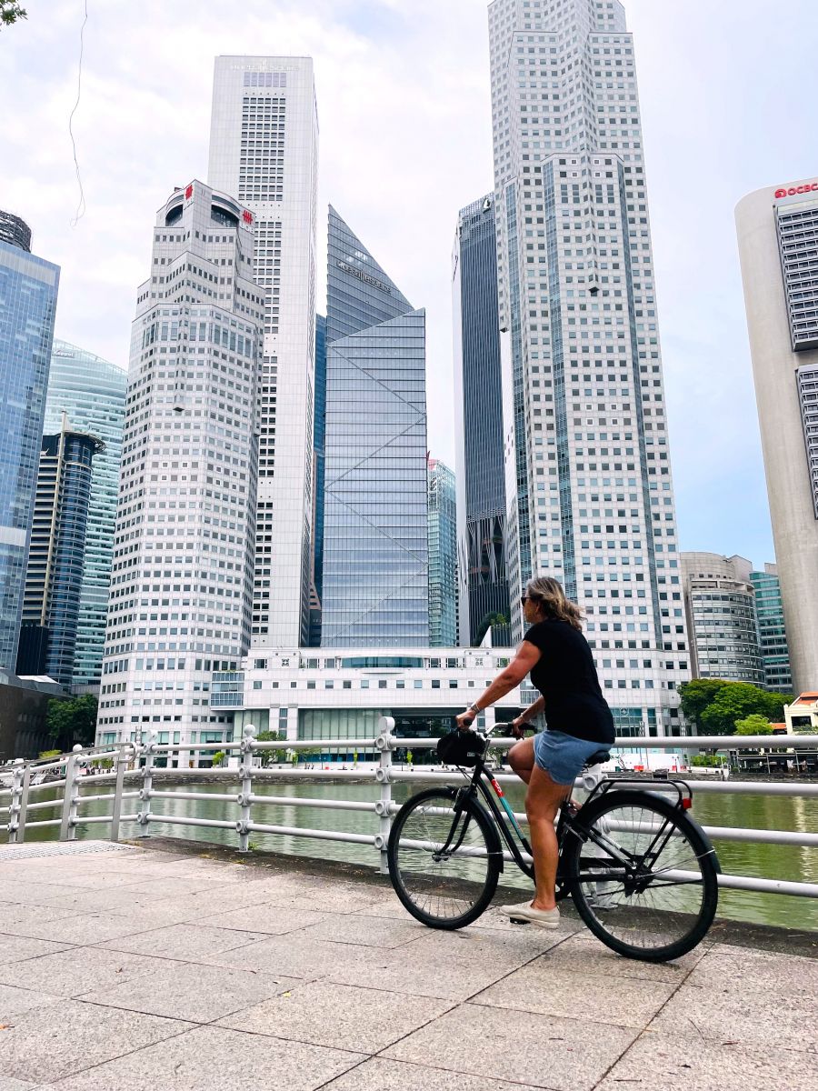 <who>Photo credit: Steve MacNaull/NowMedia Group</who>Cycling along the Singapore River.