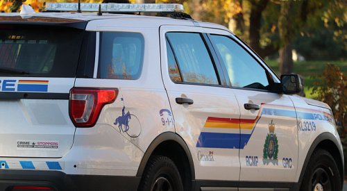 Kamloops man arrested in Comox, charged with 2 counts of child abduction
